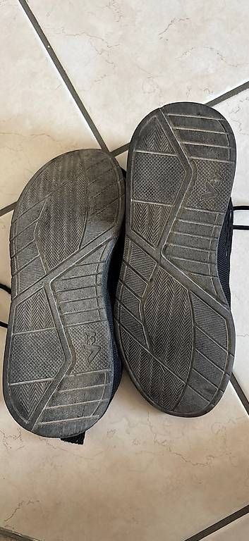 Scarpe per ragazzi: Vty sneaker grösse 35 – Usato da Zimmerwald venduto da wuff81 2