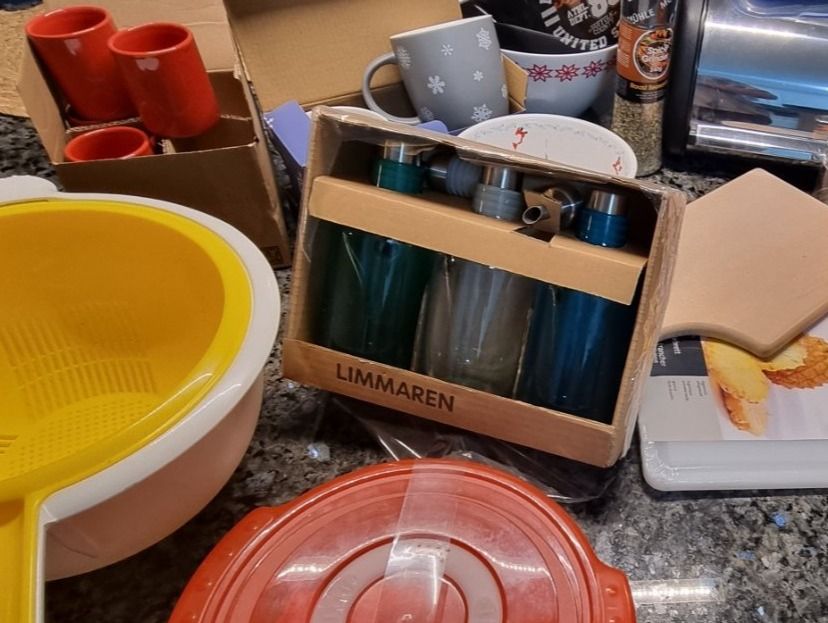 Set di piatti: Haushaltware, Tassen, Tuperware, , Schüsseln etc. – Nuovo (secondo la descrizione) da geroldswil venduto da Gumball1 6