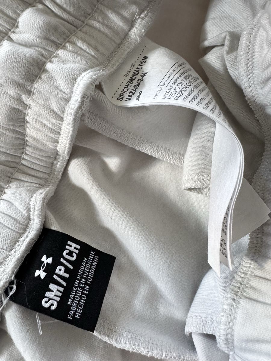 Under Armour Lotti di vestiti: Under Armour Hose + Oberteil – Nuovo e nell'imballaggio originale da Zollikofen venduto da AureusManus 2