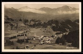 AK Parpan, Panoramablick auf Ort und Berge
