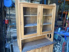 Holzschrank