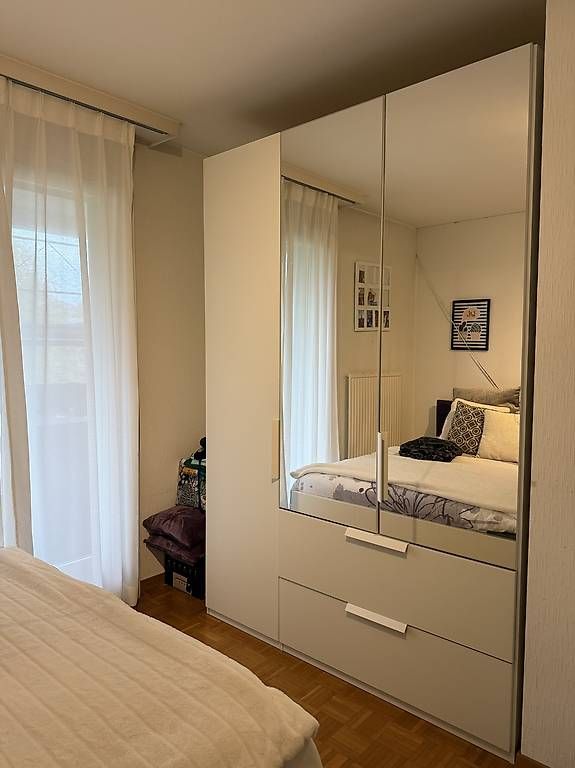 Armoires: Armoire très bien équipée – D'occasion à Ecublens VD par day_25tx