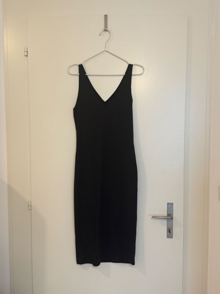 Kleider: Schwarzes ärmelloses Kleid – Gebraucht aus Luzern von vqu_8gks