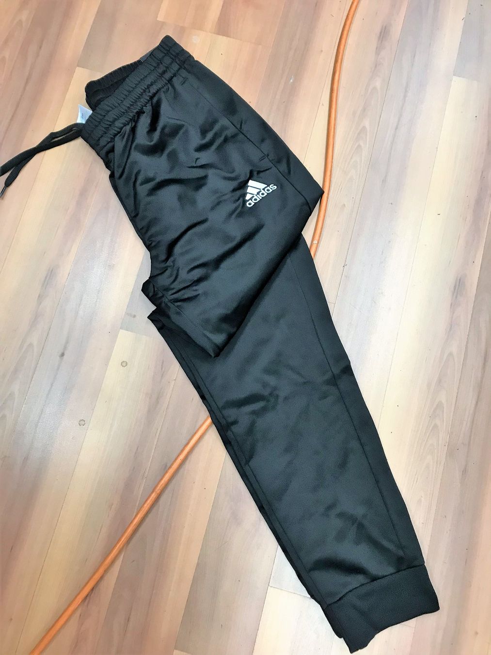 Adidas Completi: ADIDAS Trainer, schwarz, Polyester-Tricot, Gr.6 / M – Nuovo e nell'imballaggio originale da Adliswil venduto da vette56 6