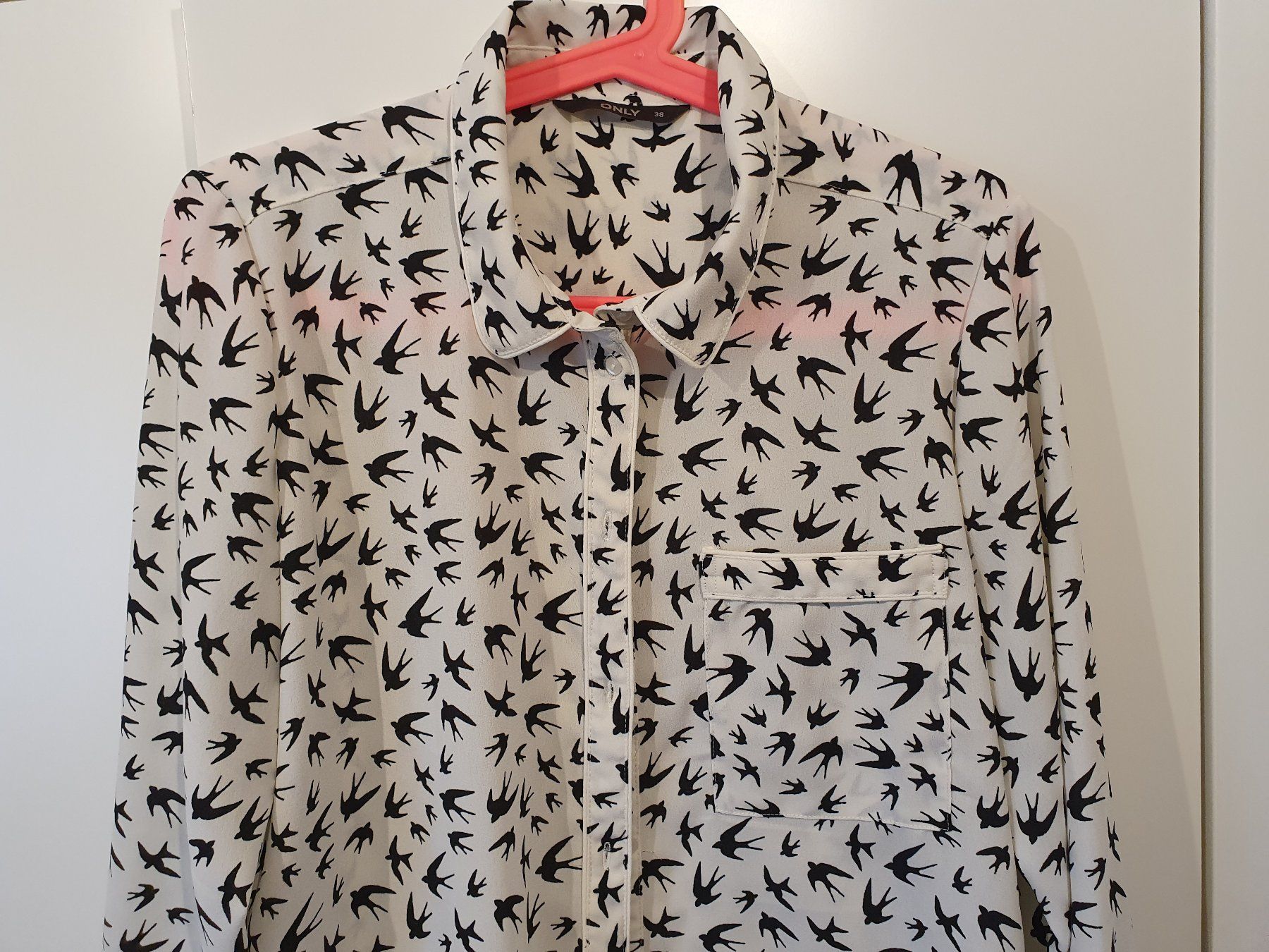 Only Camicette: Only Bluse langarm weiss mit Schwalben Gr. 38 – Nuovo (secondo la descrizione) da Heinrichswil venduto da sabi2809 2