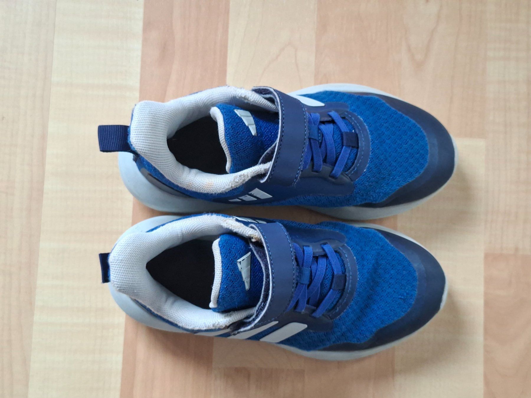 Adidas Scarpe da uomo: Schuhe Gr. 33,5 – Usato da Niederlenz venduto da ion_gv7d