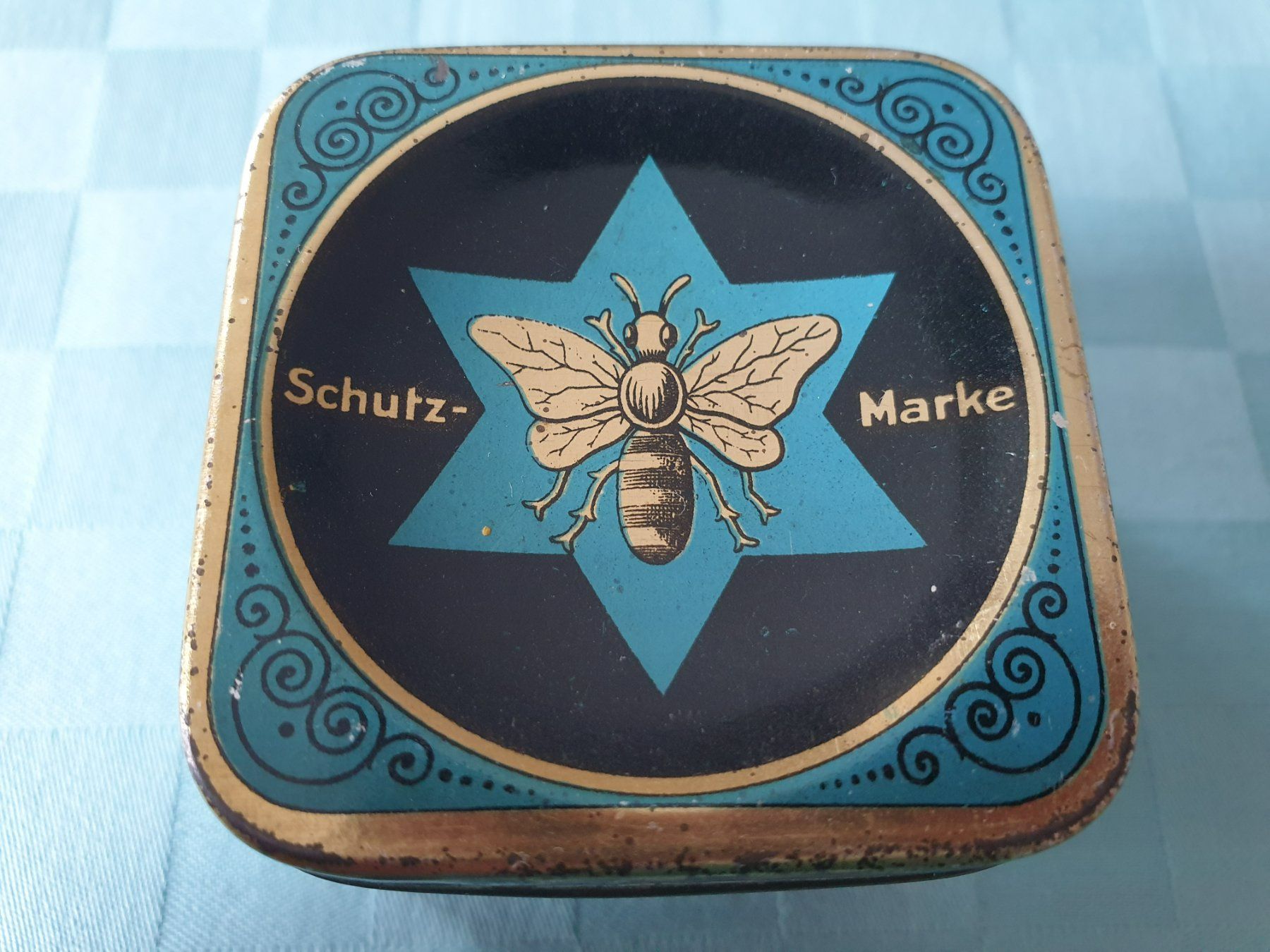 Barattoli: Vintage Blechdose Dose Bienen Stecknadeln – Usato da Mörschwil venduto da spirspi