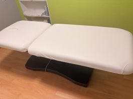 Massageliege aus Praxisauflösung 