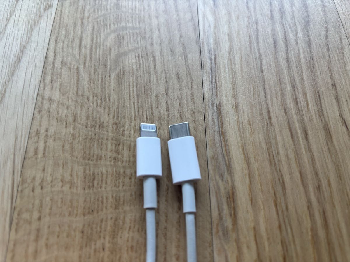 Apple Kabel: Original Apple USB-C auf Lightning Kabel 1m – Gebraucht aus Zug von volpo6300 1