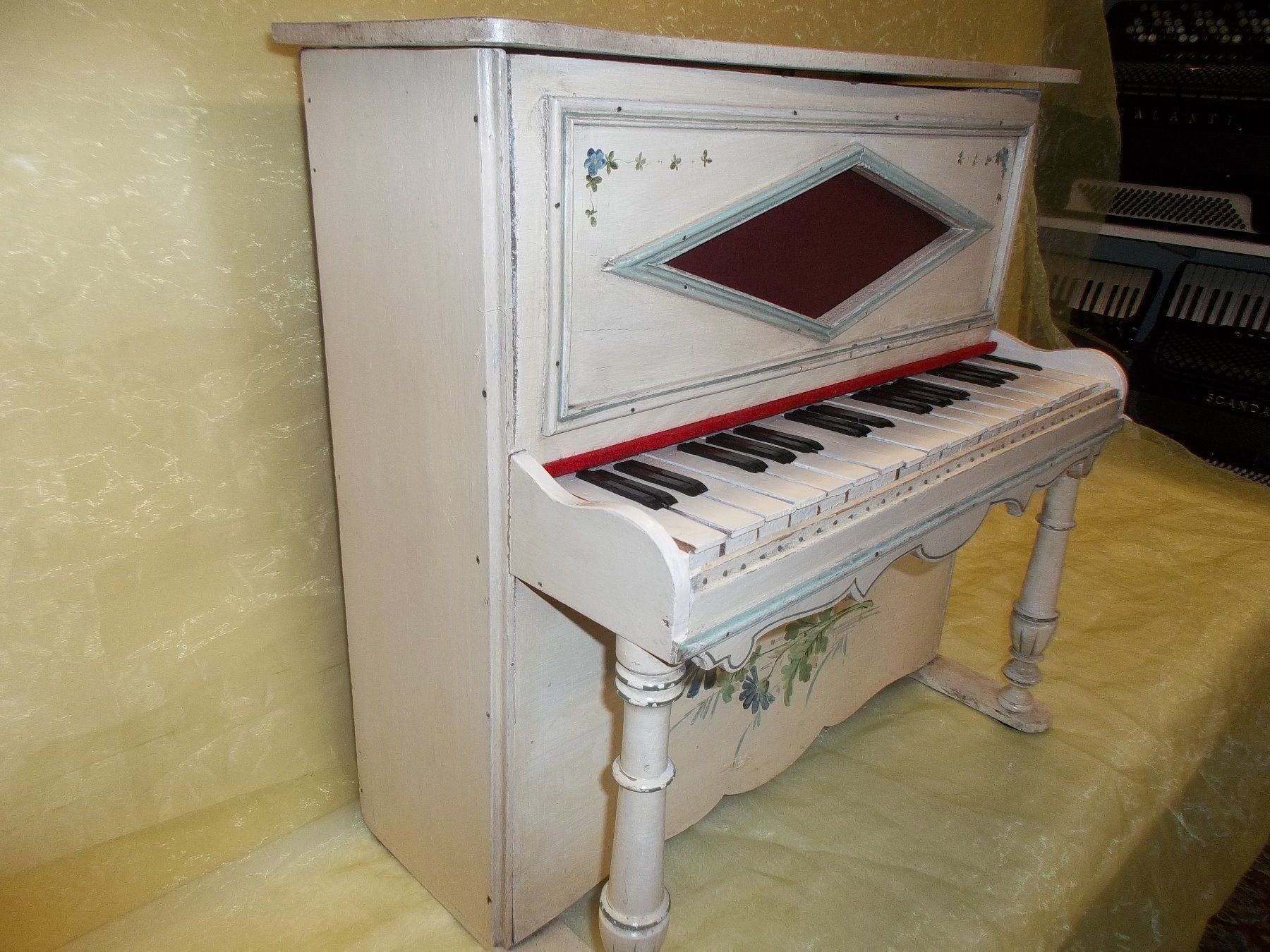 Strumenti musicali: Piano El piccolo – Usato da Jegenstorf venduto da Oktavio 2