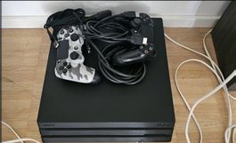 PS4 Pro – 2 Controllers