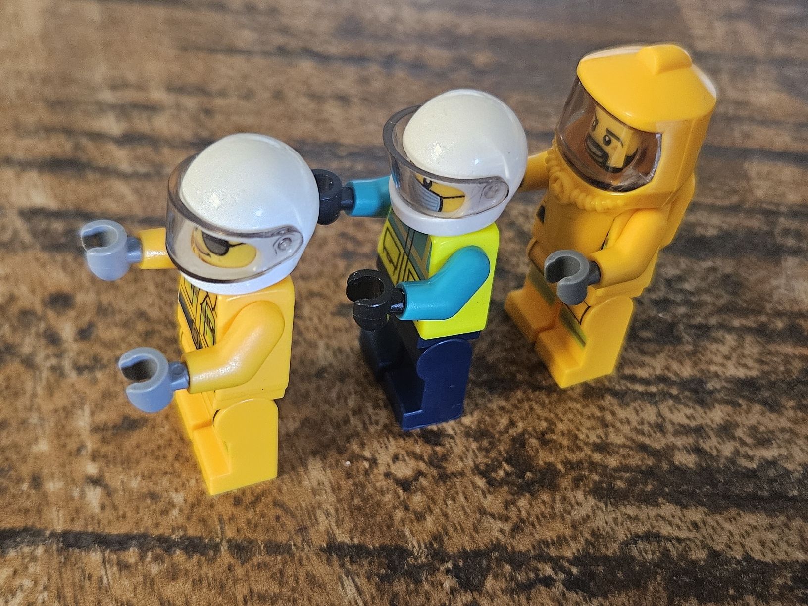 Lego Kit di costruzioni: lego lot de 3 figurines  – Usato da Confignon venduto da Ecrofigs 2