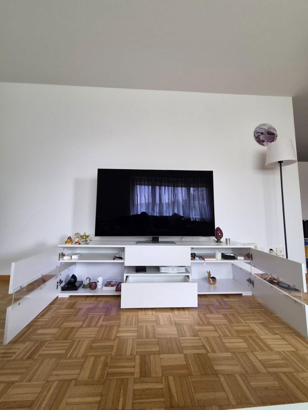 Gonser Mobili TV: Weisses Sideboard mit LED-Beleuchtung, top Zustand – Usato da Flawil venduto da Daniela.elisa 1