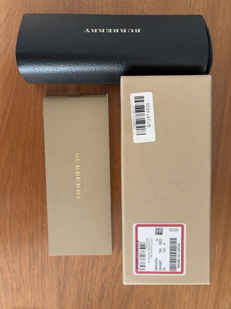 Burberry Occhiali & Lenti: Burberry Sunglasses – Usato da Bern venduto da RiaStella 1