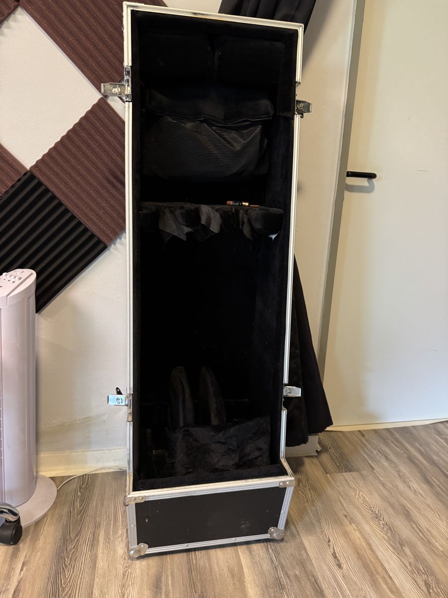 Strumenti musicali: Rockcase Flight case per basso x 3 – Usato da Malvaglia venduto da elia182 1