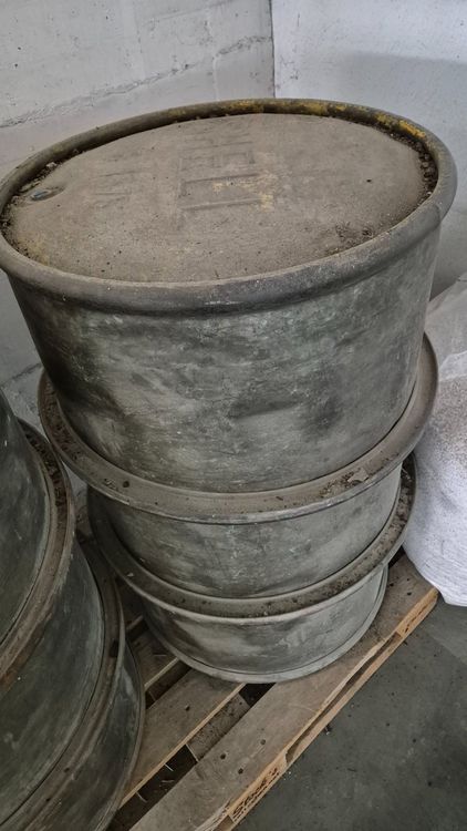 Zwei sehr alte Shell Deko Fass 200L (Gebraucht) in Nunningen für CHF ...