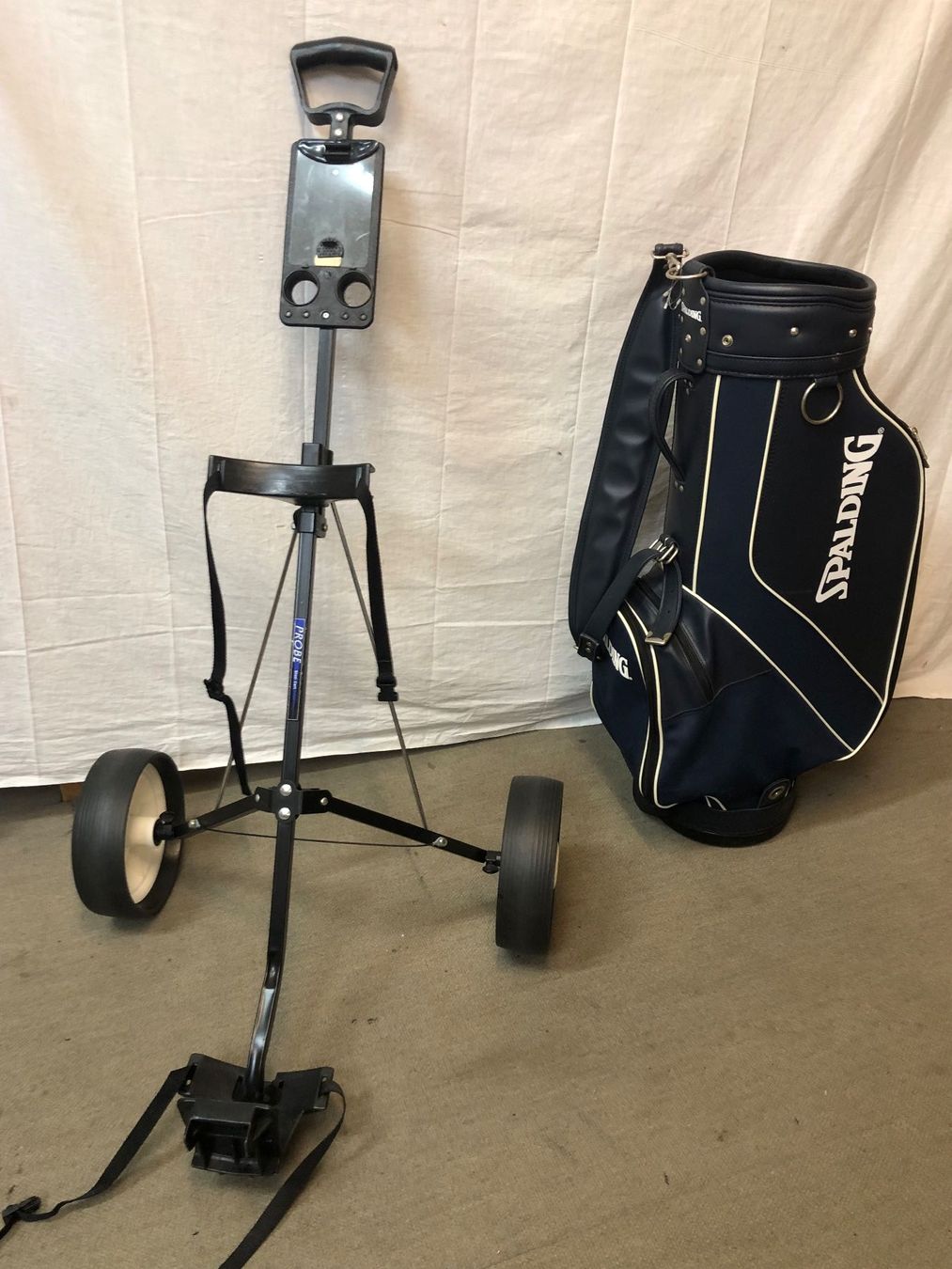 Spalding Clubs & Sets: Golfset komplett; Golftasche mit Wagen plus Schläger – D'occasion à Brunnen par Allerwaren 3