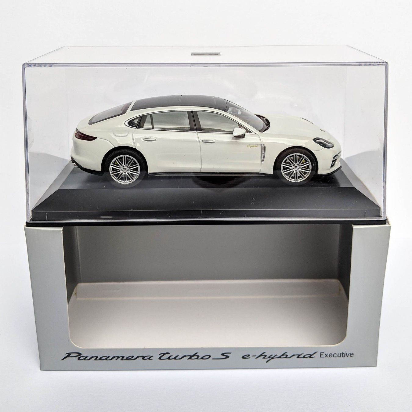 Herpa Modellini d'auto: Porsche Panamera turbo S e-hybrid Ex. – Nuovo e nell'imballaggio originale da Flawil venduto da Imperiosud 2