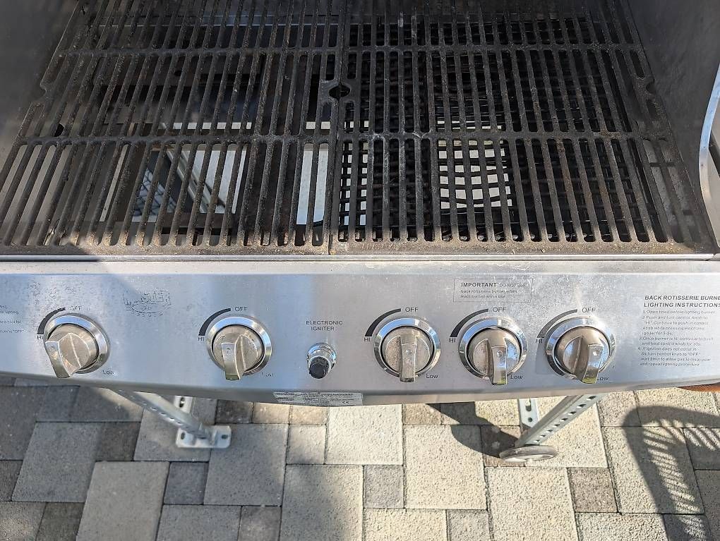 Griglie: Gas grill  – Usato da Unterengstringen venduto da lkscorina 1