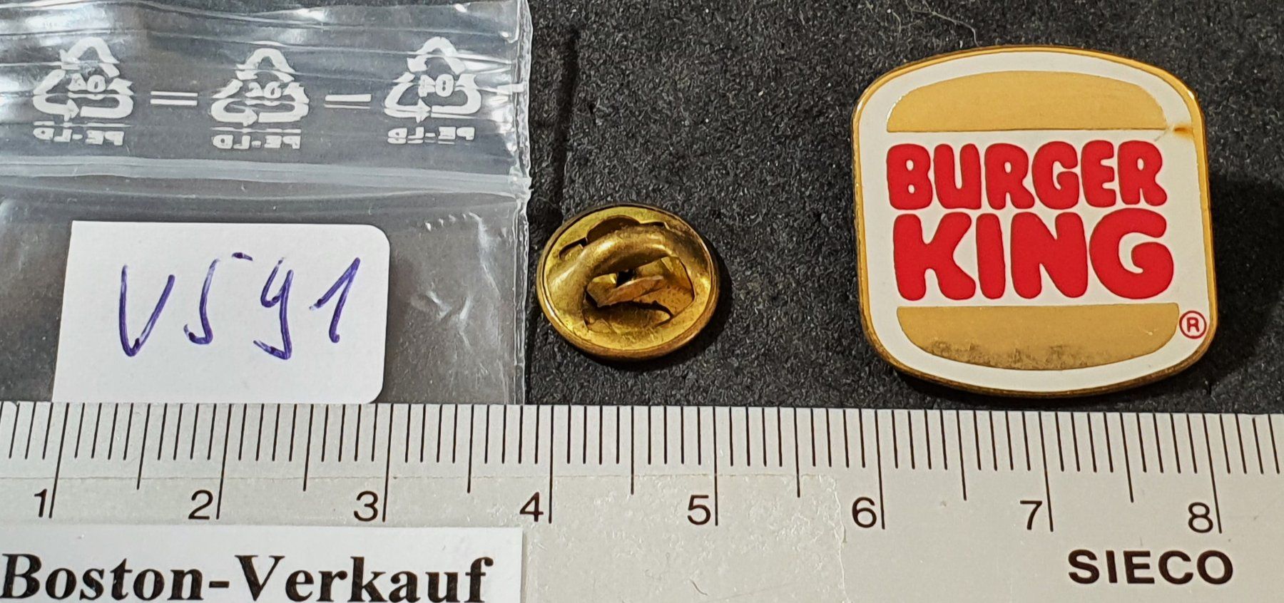 Placchette & Badge: V591 - Pin BURGER KING Logo – Usato da Reinach BL venduto da Boston-Verkauf 1