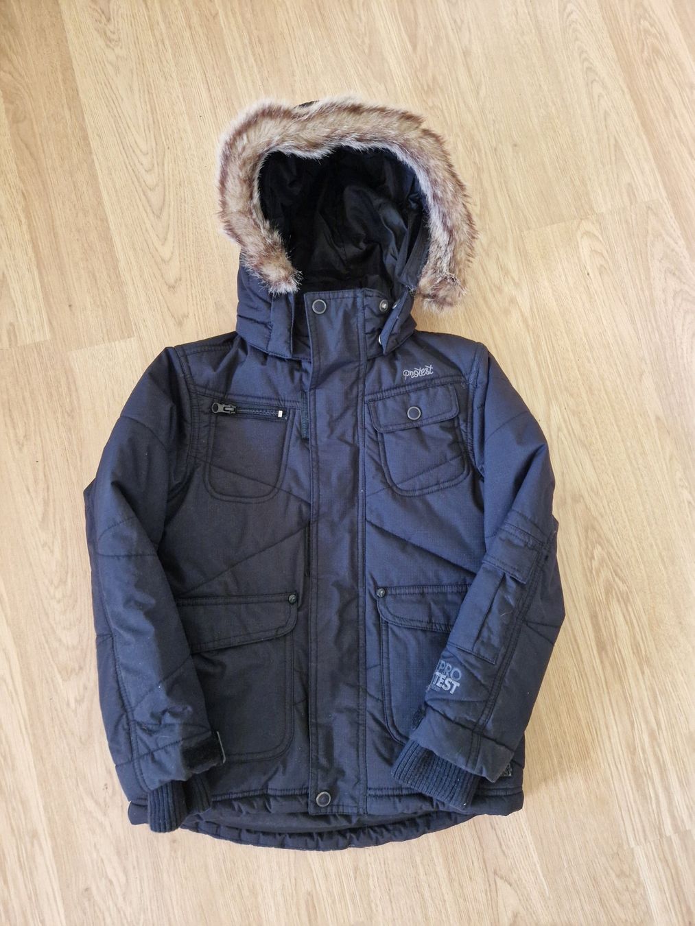 Protest Giacche: Winterjacke / Wintermantel schwarz Protest 128 – Usato da Giswil venduto da monimaus08