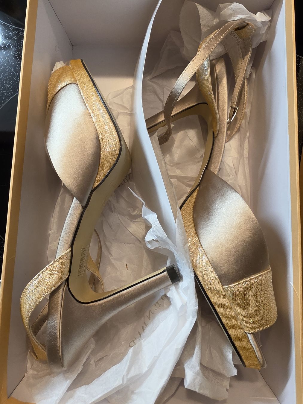 Scarpe da donna: Paire escarpins dorés – Nuovo (secondo la descrizione) da La Croix-de-Rozon venduto da edw_v85s 1