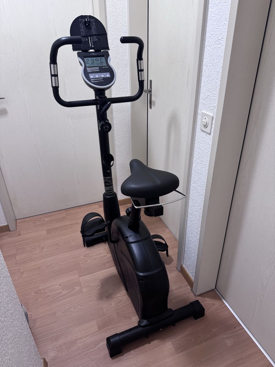 Vélos d'appartement: Heimtrainer Crane schwarz mit Display Neuwertig – Neuf (Voir description) à Egerkingen par marina986 2