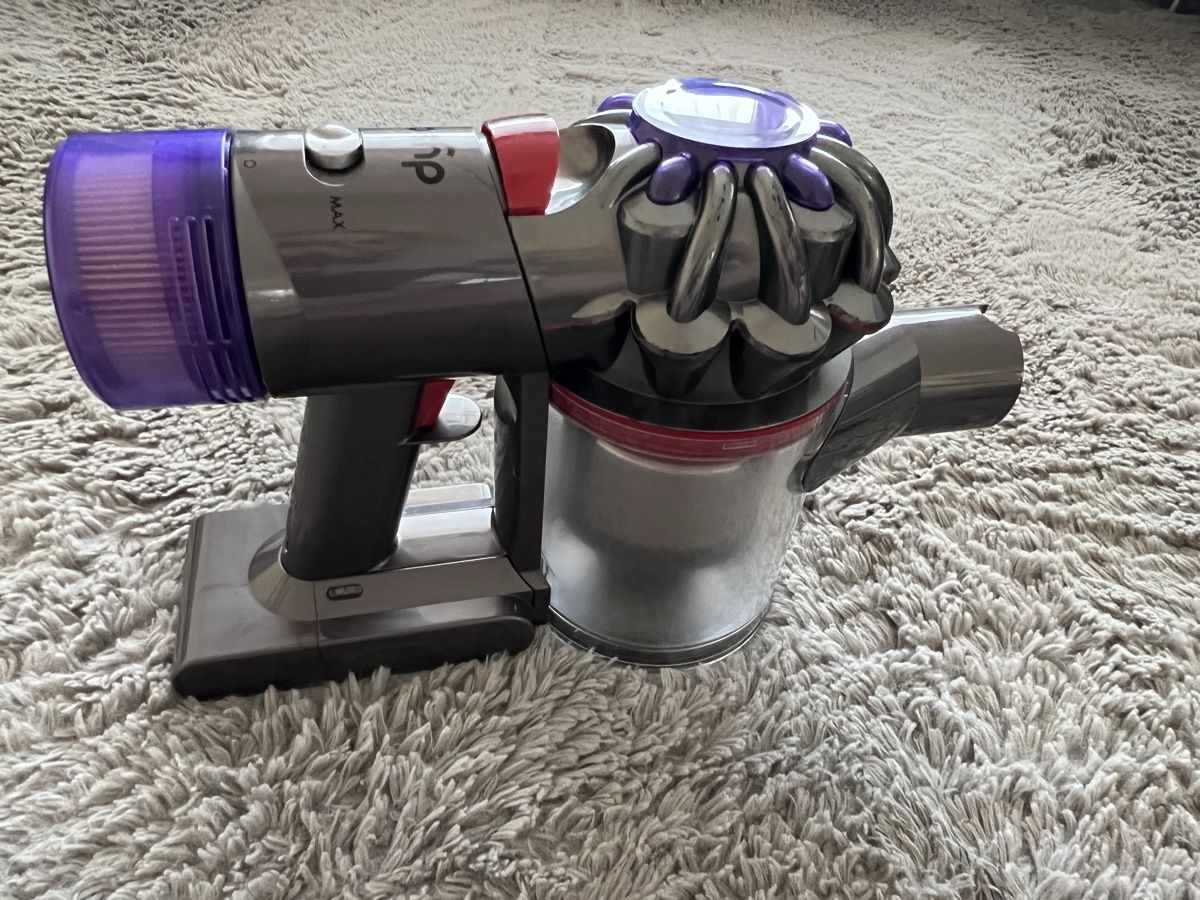 Dyson Aspirateurs & Accessoires: Dyson V8 Absolute ✅ batterie ✅ accessoires ✅ – D'occasion à Vauderens par Sah-C1995 1