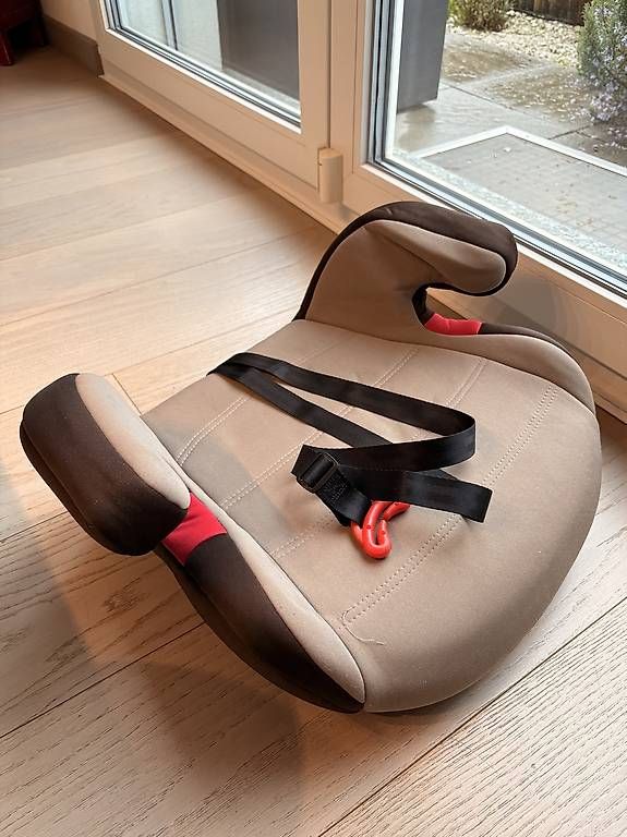 Seggiolini per auto: Siège Réhausseur Enfant – Usato da Lausanne venduto da lig_xw8t