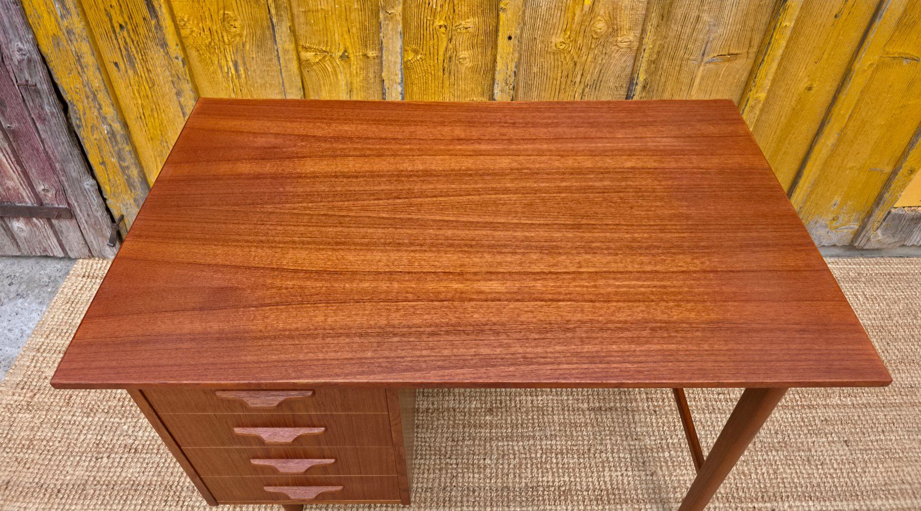Schreibtische: Teak Schreibtisch mid century danish stil – Gebraucht aus Haslen AI von Vintagelix 4