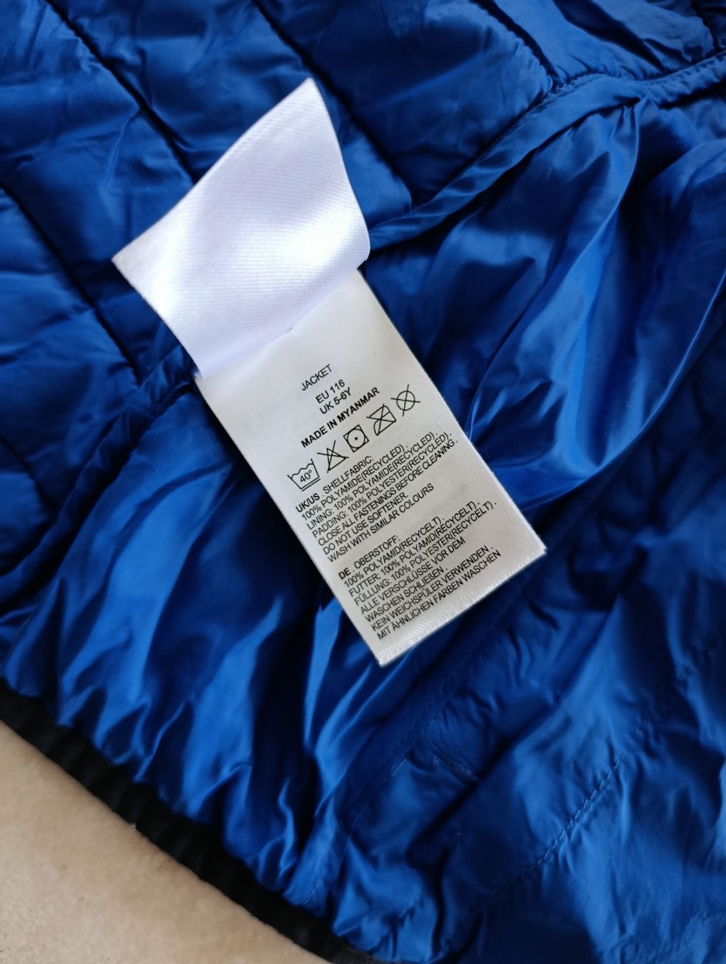 Lotti di vestiti: LOT 2 PULLS + VESTE DOUDOUNE 6-7ANS – Usato da Sierre venduto da shirley04 4