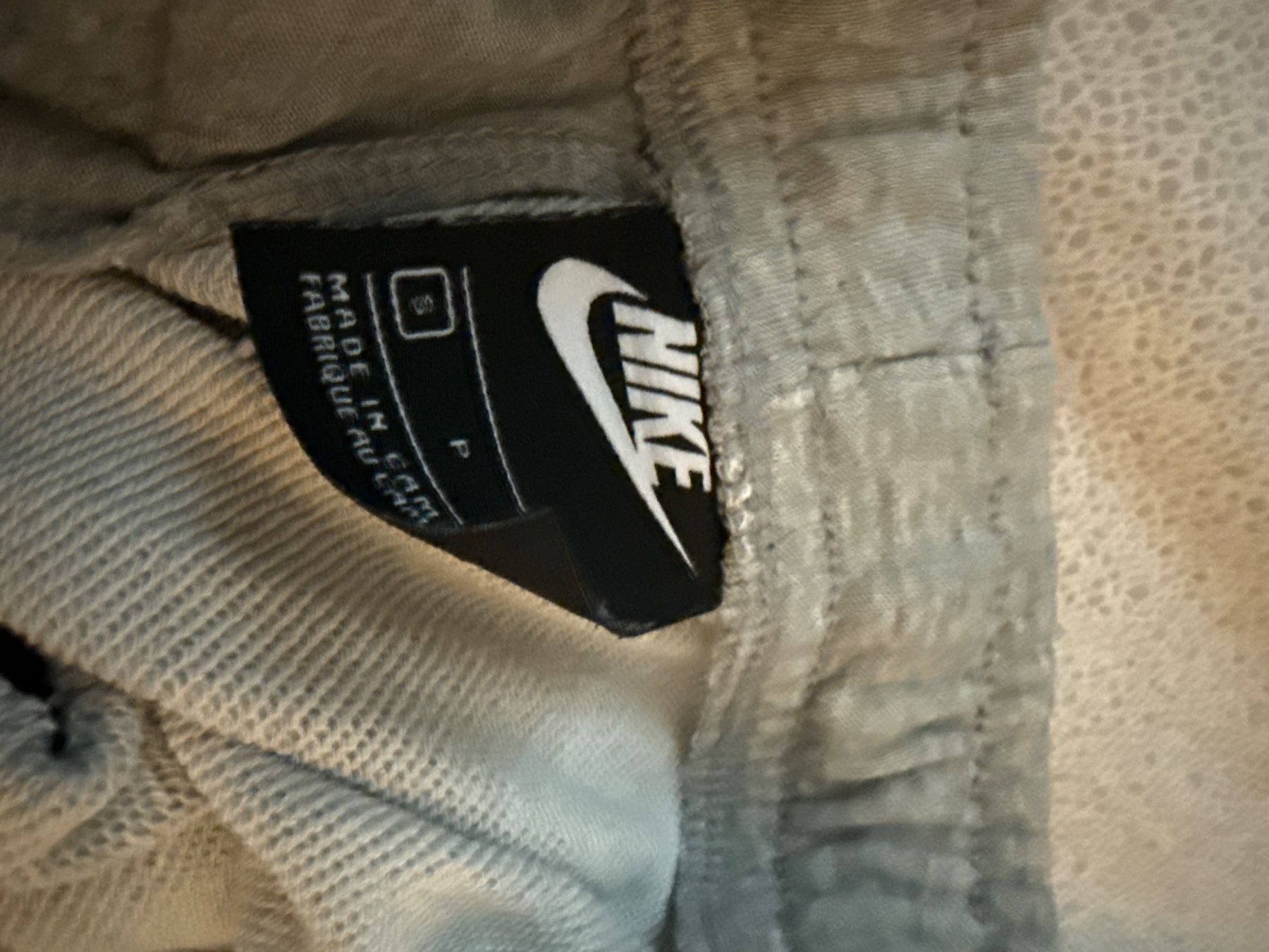 Nike Hosen: Nike Jogginghose Grösse S, hellgrau, Sommer – Gebraucht aus Oberwil BL von Zenga60 1