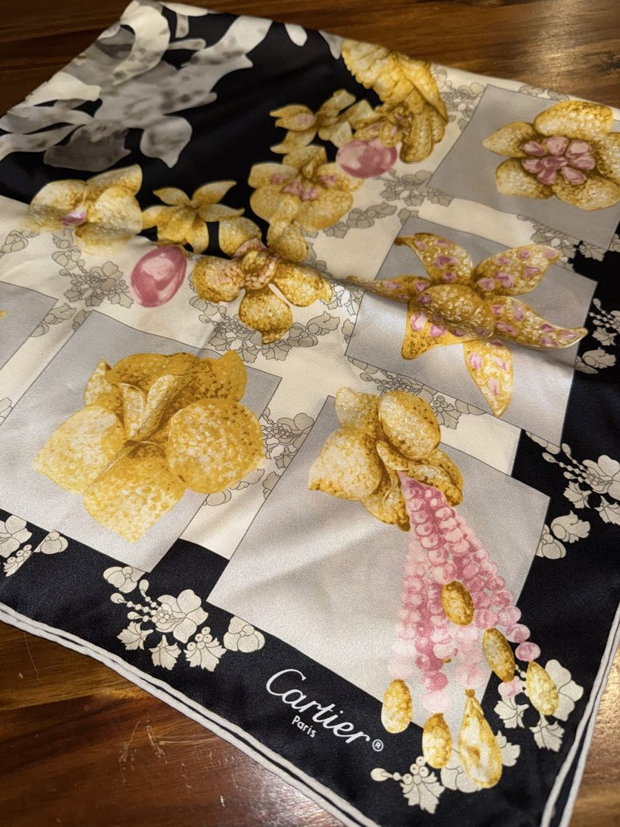 Cartier Foulard & Sciarpe: Cartier Seiden Tuch – Usato da Luzern venduto da Itsclaire 5