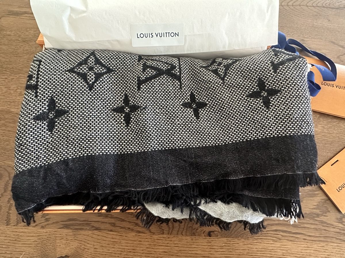 Louis Vuitton Foulard & Sciarpe: Schal der Marke Louis Vuitton m. Originalverpackung – Nuovo (secondo la descrizione) da Wangs venduto da MelaSe22 4