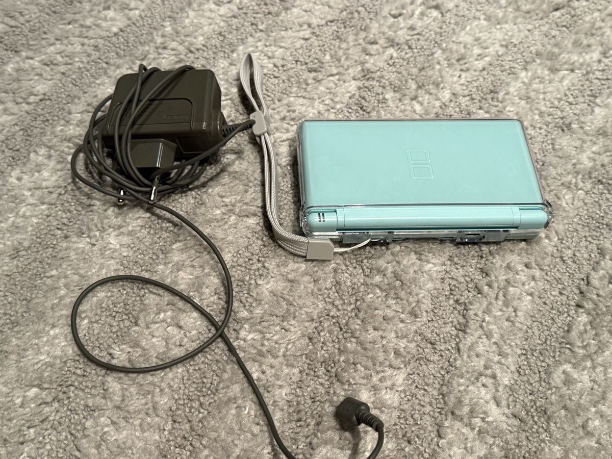 Nintendo Console: Nintendo DS Lite menthe avec chargeur et bracelet – Usato da La Chaux-de-Fonds venduto da joa_jk5g 1