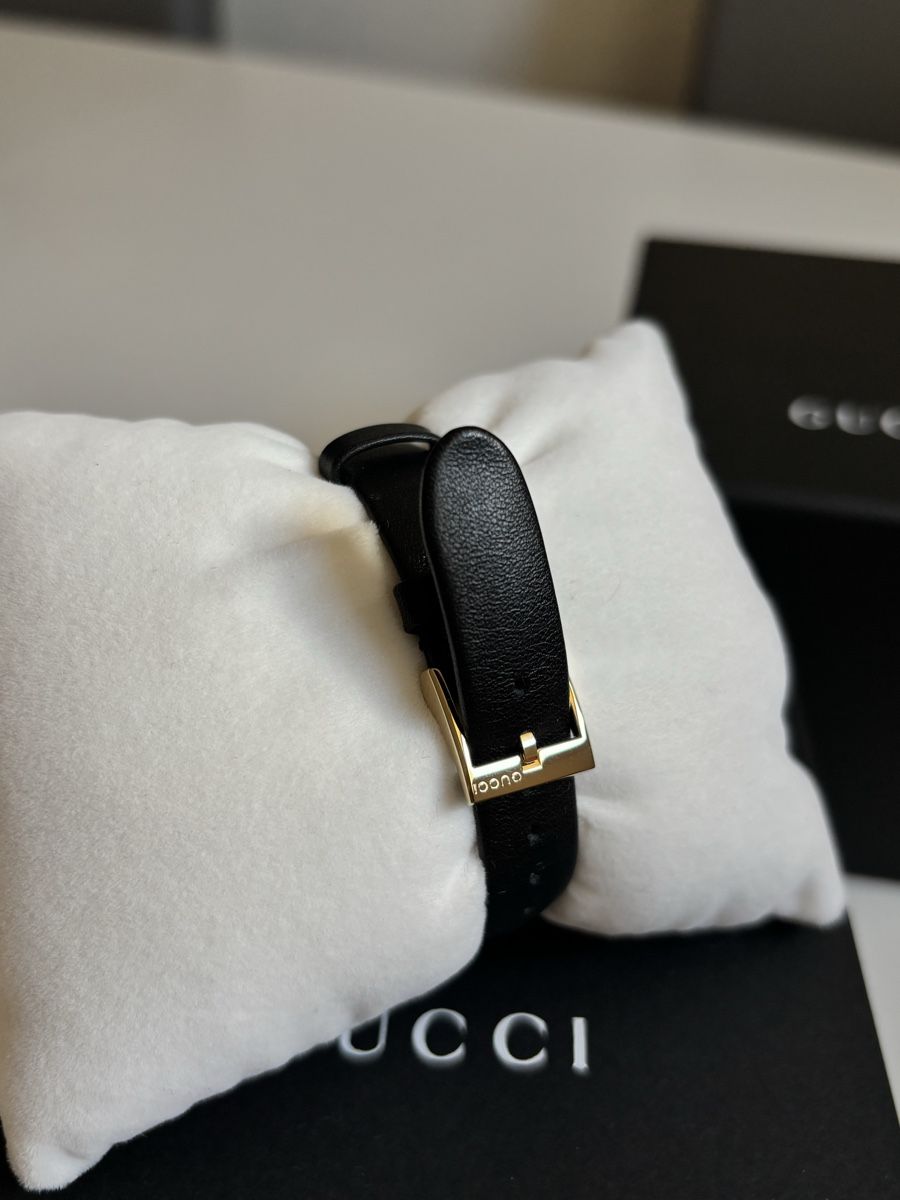 Gucci Uhren: Montre Gucci  – Neu und originalverpackt aus La Chaux-de-Fonds von Titine. 3