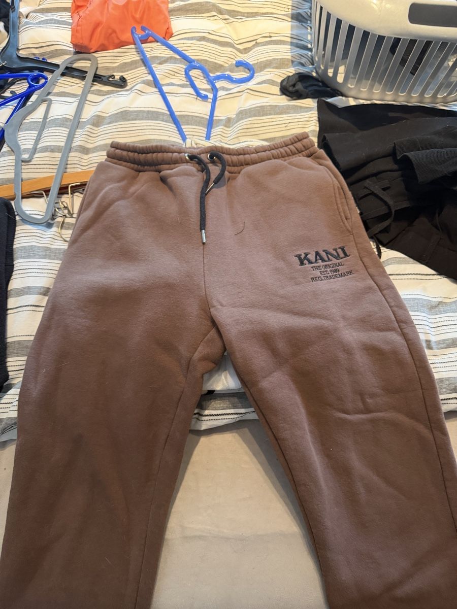 Pantaloni: Karl kani Jogginghose – Usato da Reinach BL venduto da lorena.ate167