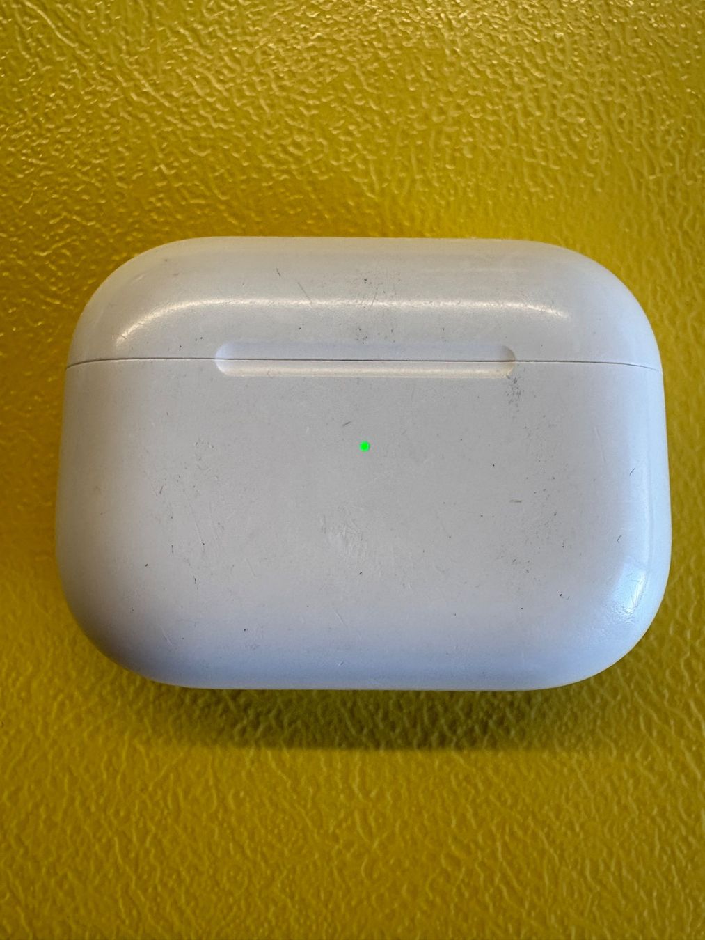 Apple Cuffie: Apple AirPods Pro 2 charging case (A2700). – Usato da Lausanne venduto da Zorrus77 1