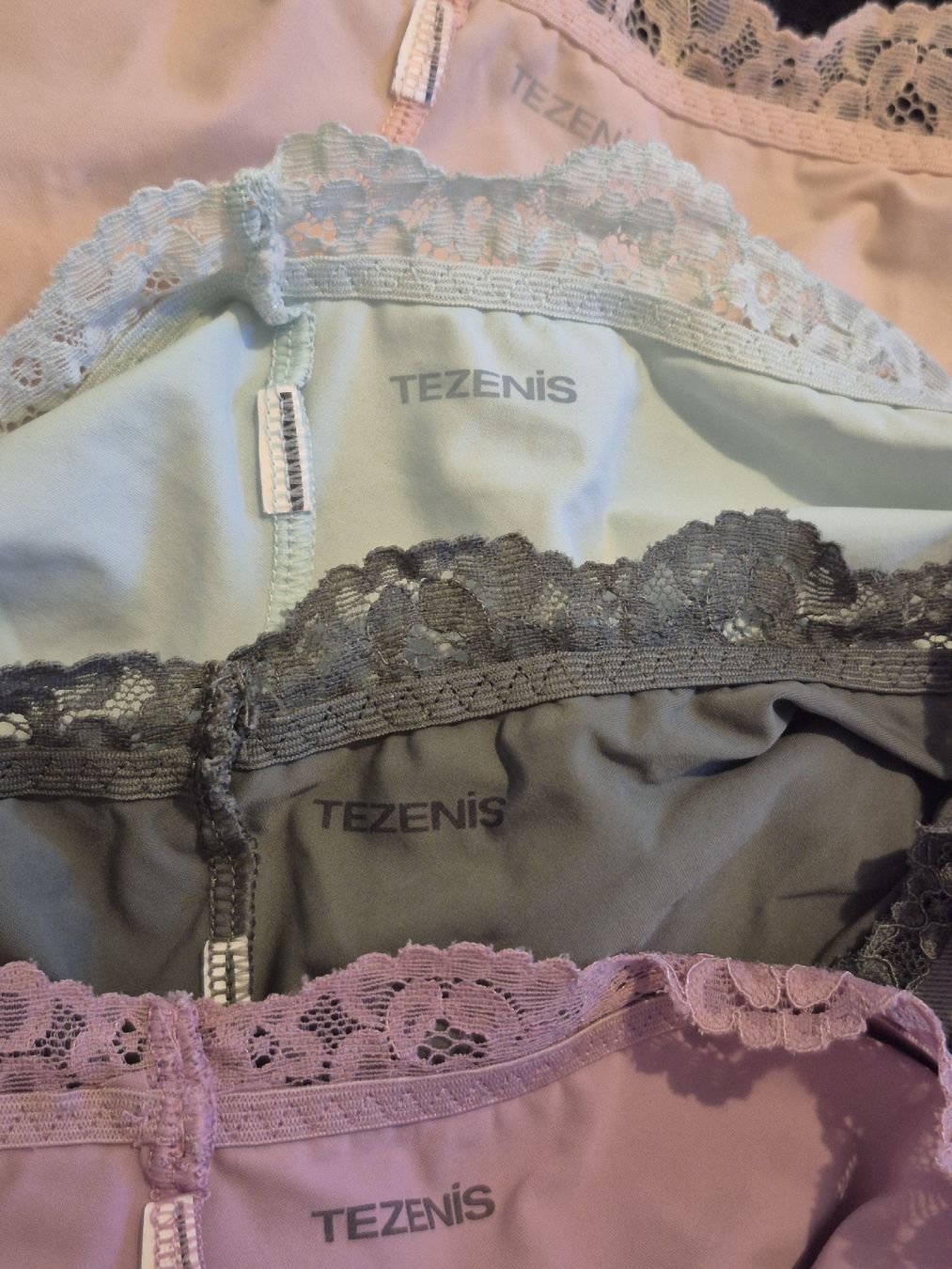 Tezenis Lotti di vestiti: Lot de 5 culottes Tezenis S – Usato da St-Pierre-Clages venduto da _RV 2