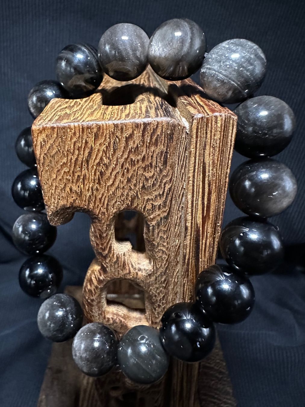 Mineralien & Heilsteine: 12mm Silber Obsidian Armband mit super intensivem Flash! – Neu und originalverpackt aus Männedorf von cab_cb8m 4
