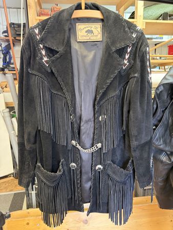 Wildleder Jacke Running Bear Fransen schwarz Grösse M