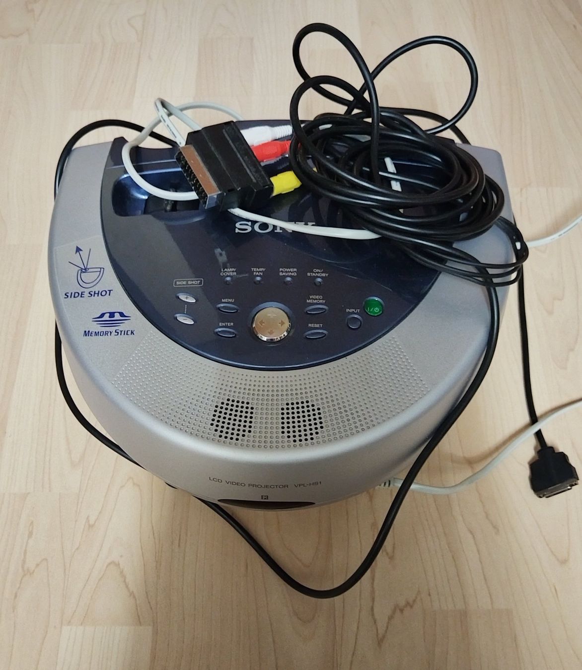 Sony Proiettori: Video Projector vpl-hs1 – Usato da Rupperswil venduto da Kbit123
