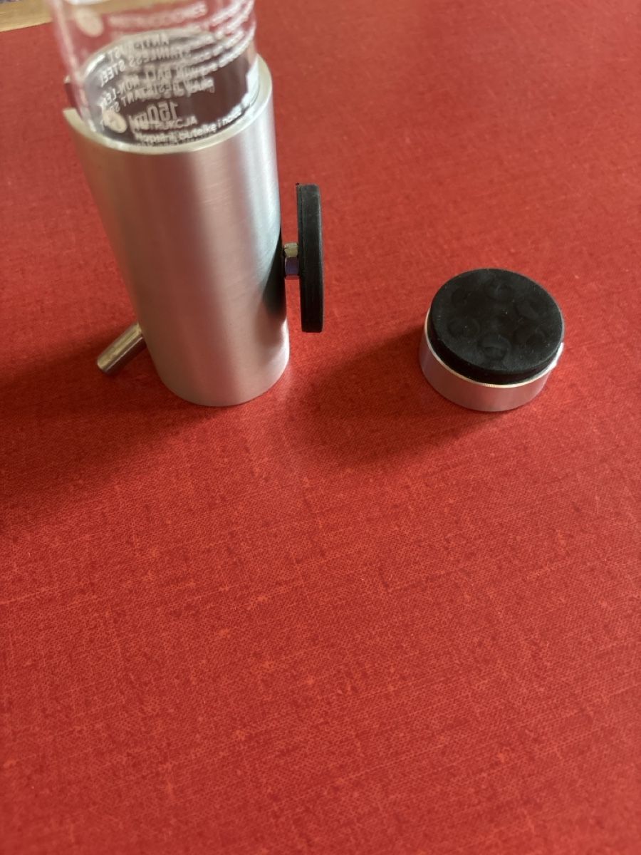 Trinkflaschen & Thermosflaschen: Kleintier Trinkflasche mit Magnethalterung – Neu (gemäss Beschreibung) aus Waldstatt von Imaginary 1