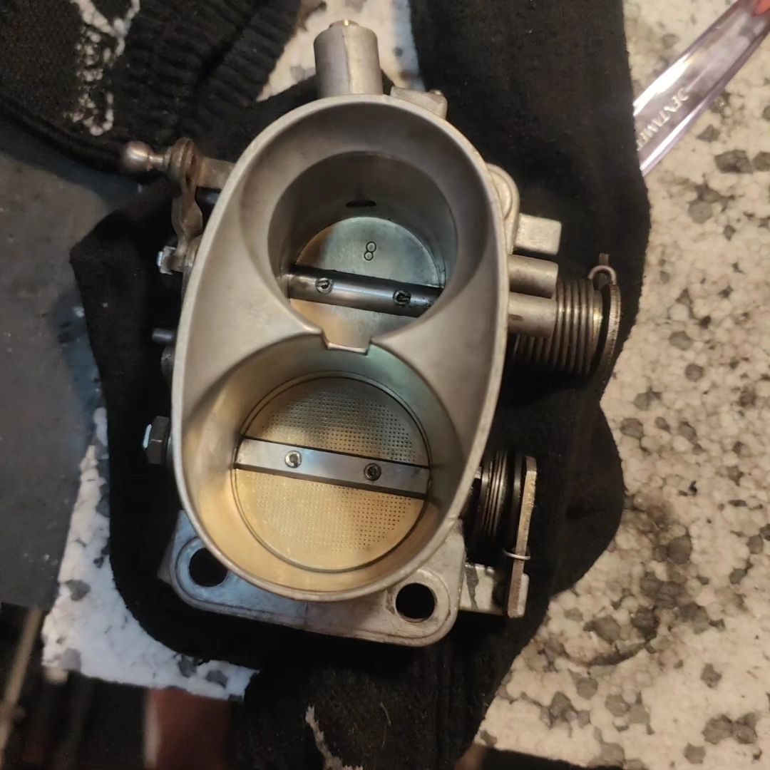 Tutti pezzi di ricambio auto: Drosselklappe Golf 1 GTI EG/DX Motor – Nuovo (secondo la descrizione) da Donzhausen venduto da Joao.santos82