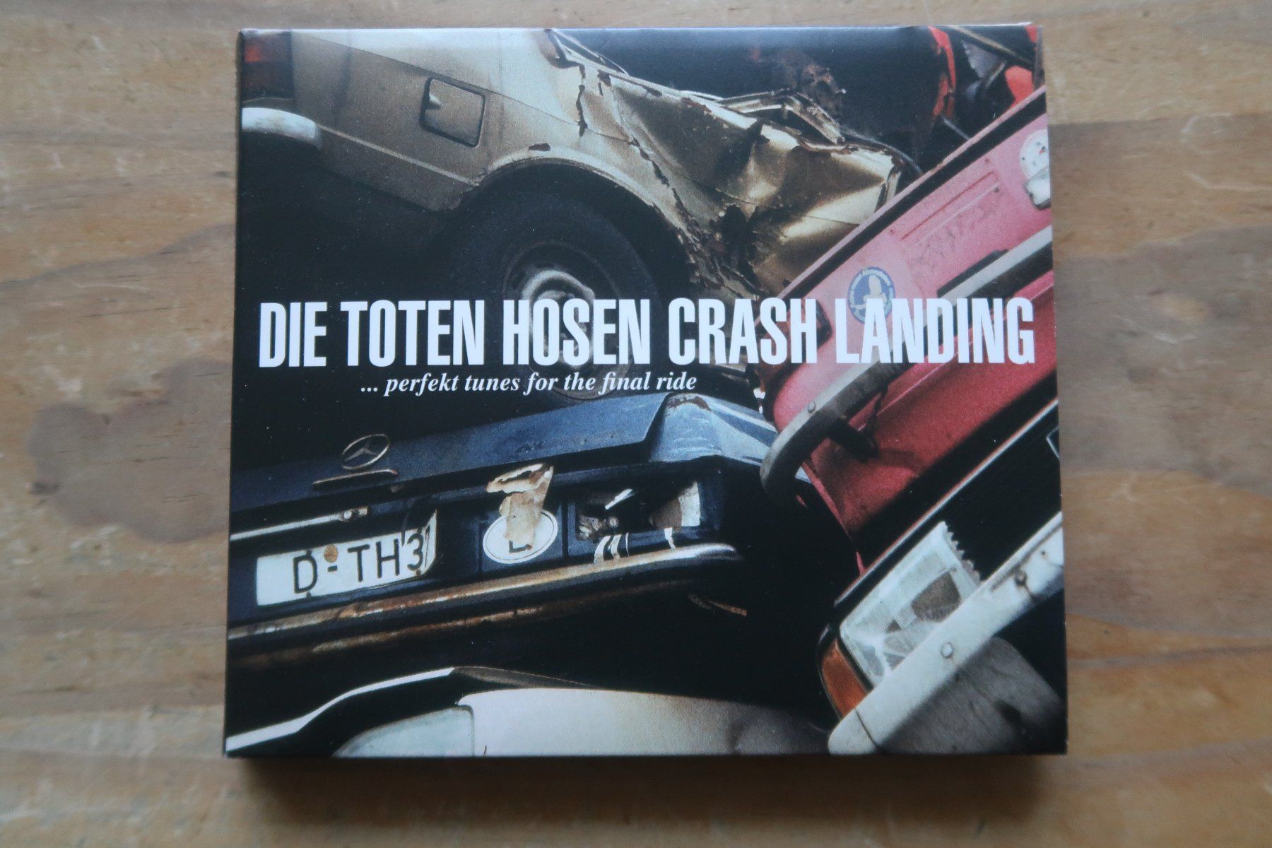 CDs: DIE TOTEN HOSEN - CRASH LANDING - CD – Gebraucht aus Basel von Patiscat