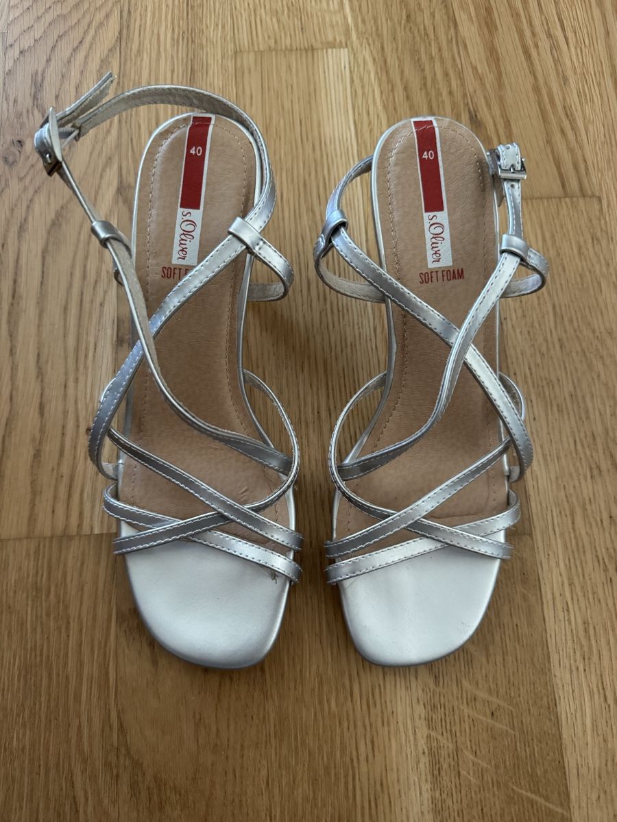 S.Oliver Damenschuhe: S.Oliver Sandalen silber – Gebraucht aus Neuenkirch von Stumb