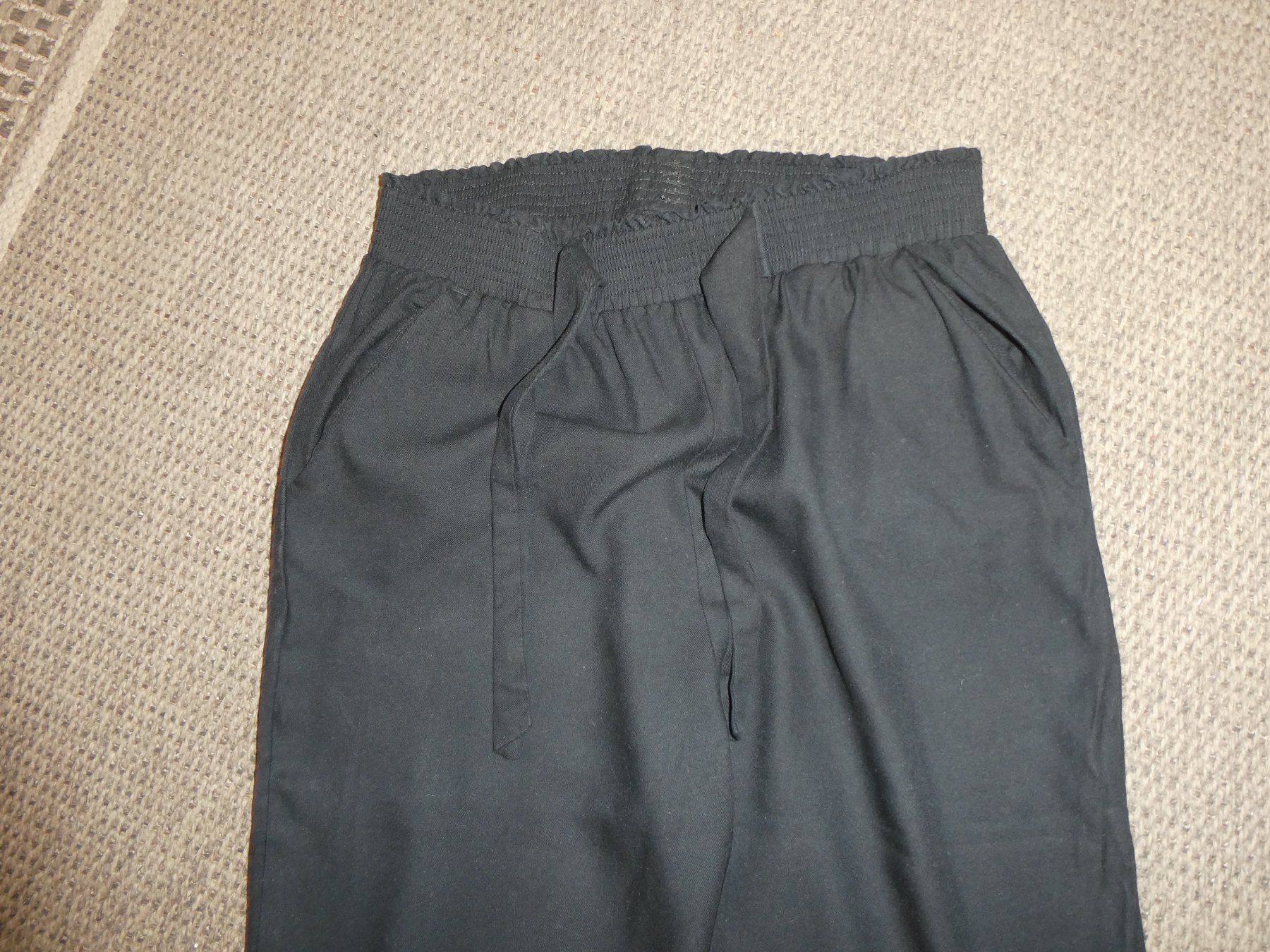 C&A Pantaloni: Schwarze Sommerhose, Grösse 176 – Usato da Mels venduto da KOSL 2