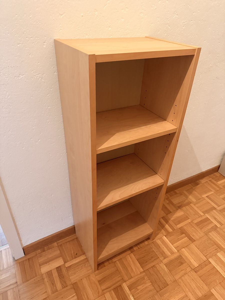 Regale: Helles Bücherregal mit 3 Fächern – Gebraucht aus Zürich von Drifa3 1