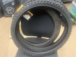 Lot de 3 pneu neuf 