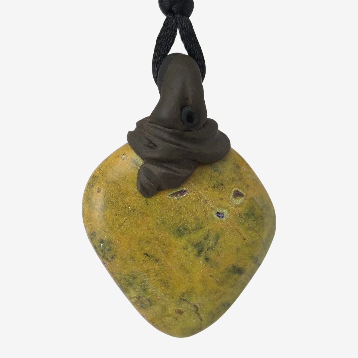 Minerali & Pietre curative: Serpentin-Stichtit Steinanhänger mit Pyrit – Nuovo e nell'imballaggio originale da Meilen venduto da Kaleidoskopia 2